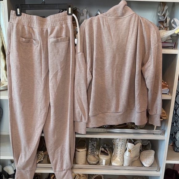 Varley DoubleSoft Zip-Up in Soft Beige - Picture 6 of 6